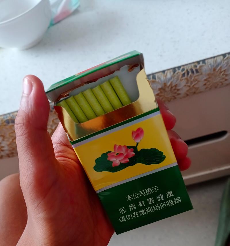 荷花之美——品质与精神的探寻（探寻荷花之美，领悟品质与精神）