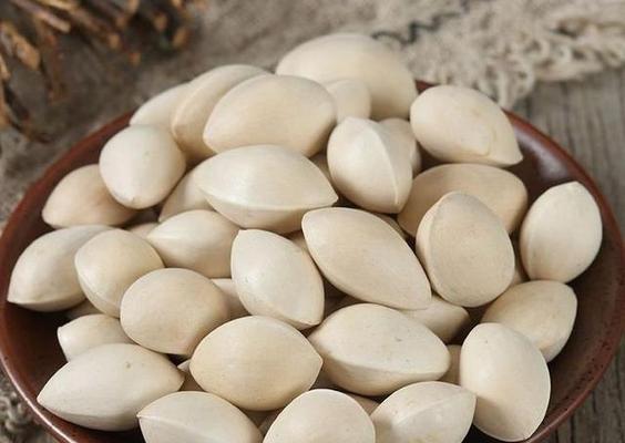 银杏种子的营养价值和食用方法（了解银杏种子的惊人秘密，丰富您的健康饮食）